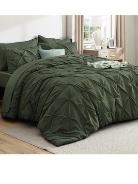 Plush Pinch-Pleat Olive Green Comforter Set